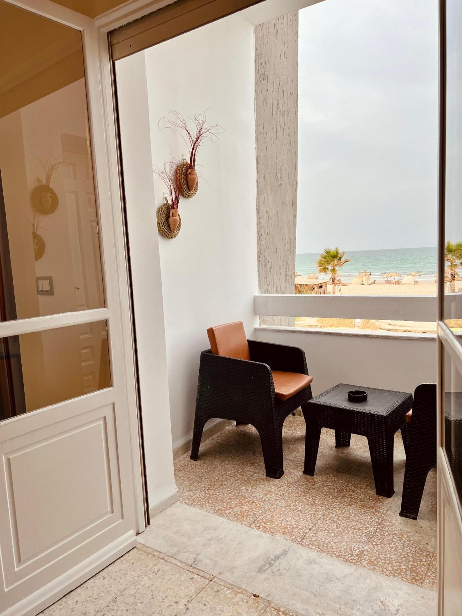 Appartement Vue De Mer Pied Dans L'Eau Gabes Ngoại thất bức ảnh