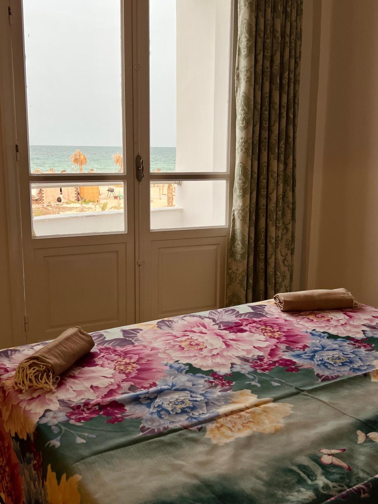Appartement Vue De Mer Pied Dans L'Eau Gabes Ngoại thất bức ảnh